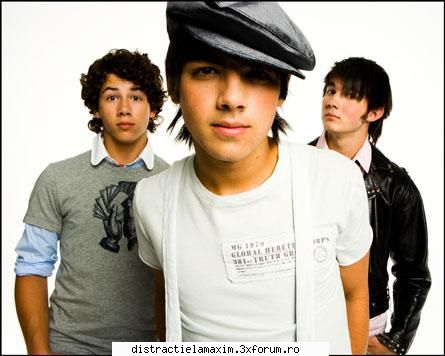 Jonas Brothers - Deci... Ii ador... Pur si simplu..... Au o voce - Stars